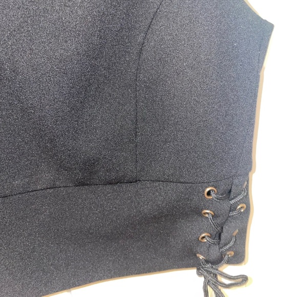 ❤️ 3 for $23 ❤️ Black top with gold detailing - Picture 3 of 3